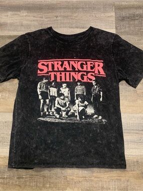Netflix Stranger Things Title Logo Faded Graphic Tee Women’s Small T-Shirt